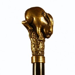 Conejo de resina con baño de bronce, palo de haya negro Conejo de resina con baño de bronce, palo de haya negro